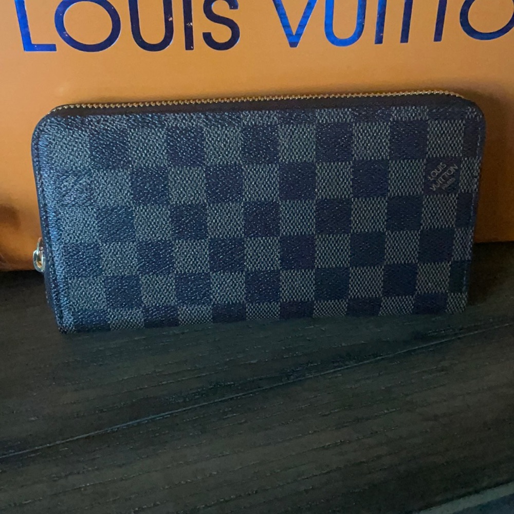 Louis Vuitton Zippy Wallet